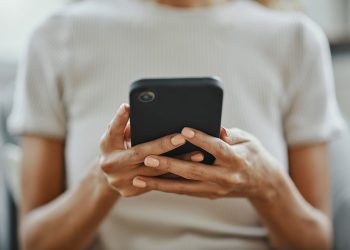 woman-is-furious-after-co-worker-added-her-to-work-whatsapp-group-–-people.com