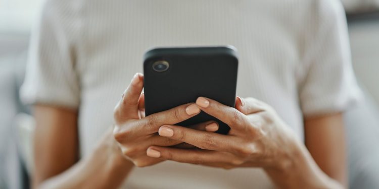 woman-is-furious-after-co-worker-added-her-to-work-whatsapp-group-–-people.com