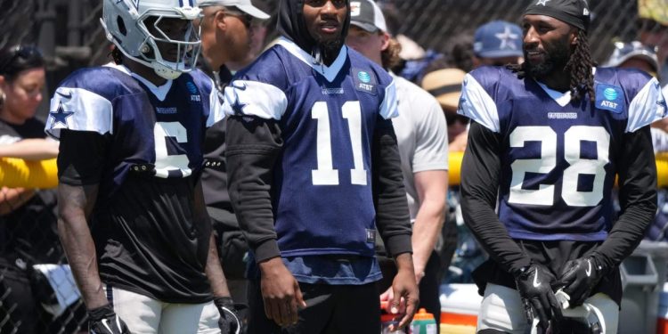 cowboys-fans-urge-jerry-jones-to-pay-micah-parsons:-training-camp-observations