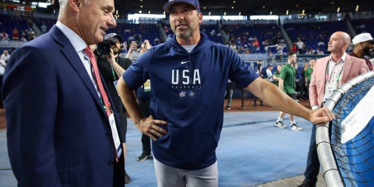 after-bryce-harper-rob-manfred-confrontation,-mark-derosa-warned-phillies-of-commish’s-power