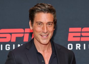 fans-are-crushing-on-david-muir-after-his-latest-instagram-pic-–-tv-insider