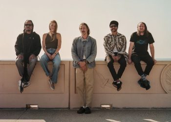 signed:-incubus-inks-with-new-agency;-egyptian-star-tamer-hosny-strikes-warner-music-deal