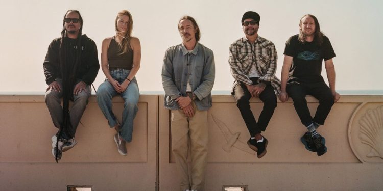 signed:-incubus-inks-with-new-agency;-egyptian-star-tamer-hosny-strikes-warner-music-deal