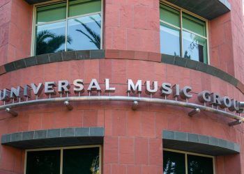 umg-revenue-grows-to-$3.38b-on-subscription-&-publishing-gains-as-physical,-merch-take-a-hit