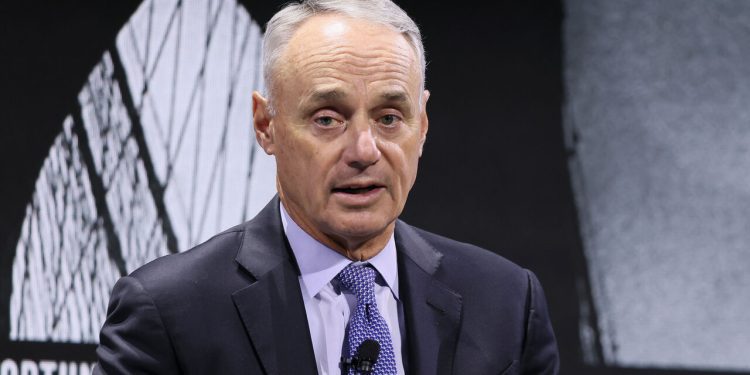 manfred-downplays-harper-squabble,-optimistic-about-labor-deal-|-thescore.com