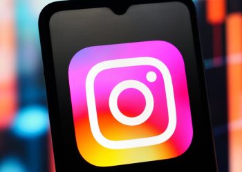 why-is-instagram’s-new-map-feature-controversial,-and-should-you-disable-it?-–-cbs-news