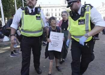 london-police-arrest-hundreds-of-protesters-over-banned-pro-palestine-group-|-euronews