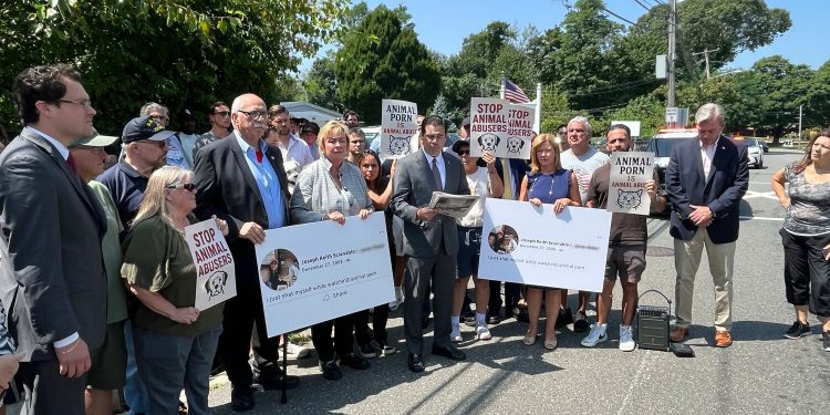 town-of-hempstead-candidates-spar-over-2008-facebook-post-|-herald-community-newspapers