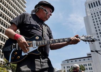 neil-young’s-facebook-and-instagram-pages-go-silent-to-protest-ai-chatbots-–-inside-hook