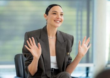 gal-gadot-on-‘snow-white’-flopping,-working-with-rachel-zegler-–-the-hollywood-reporter