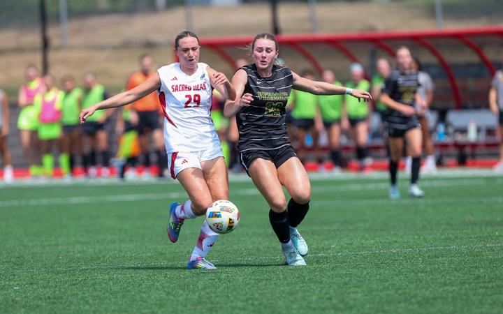 women’s-soccer-clashes-with-sacred-heart-in-a-0-0-stalemate-sunday-afternoon