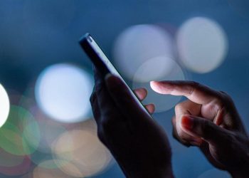 man-charged-in-investigation-of-nude-photos-requested-from-a-teen-–-cbs-news
