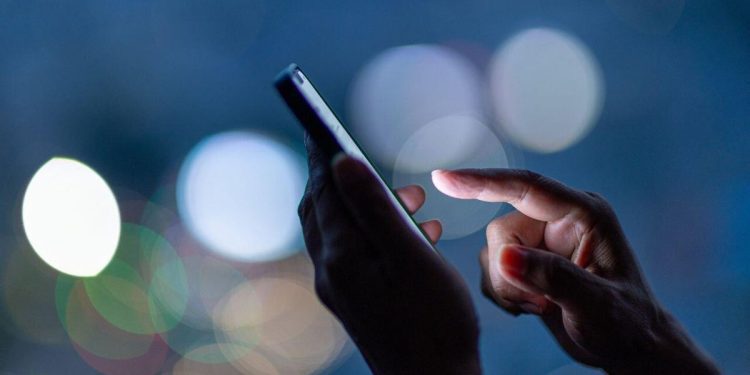 man-charged-in-investigation-of-nude-photos-requested-from-a-teen-–-cbs-news