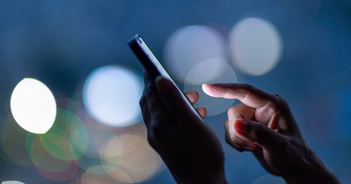 man-charged-in-investigation-of-nude-photos-requested-from-a-teen-–-cbs-news