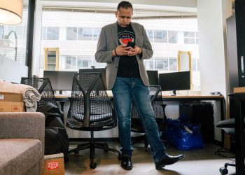 on-whatsapp,-palestinians-in-the-us-look-for-food-for-gaza-–-the-boston-globe