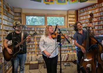 squid-city-slingers-play-in-studio-at-wtip