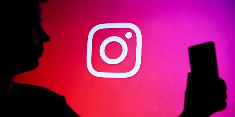 filmmaker-backs-social-media-age-ban-after-‘unsettling’-instagram-experiment-–-nz-herald