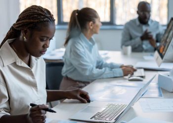 linkedin-is-the-new-stage-–-and-gen-z-is-stealing-the-spotlight-–-openpr.com