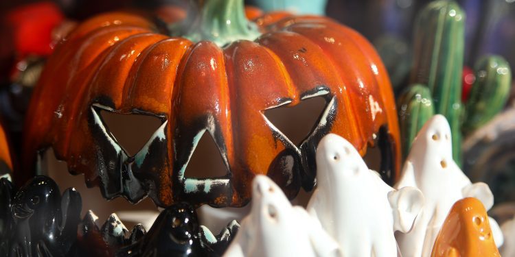 never-pass-up-these-5-vintage-halloween-items-on-facebook-marketplace