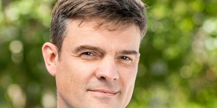 peter-sinclair,-ceo-and-founder-of-artist-financing-platform-beatbread,-dies-at-50