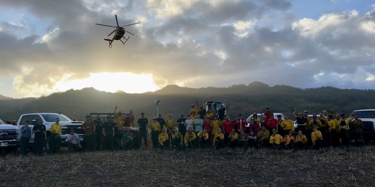 8/29/25-–-kunia-road-wildfire-100%-contained-in-west-o’ahu