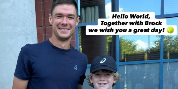 ceo-apologizes-for-snatching-a-hat-kamil-majchrzak-signed-for-a-child-at-us.-open
