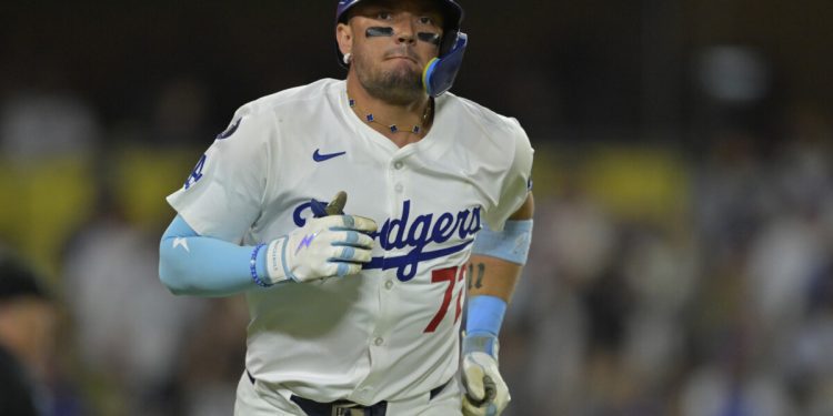 miguel-rojas-says-dodgers-‘made-commitment’-to-lock-in-for-rest-of-season