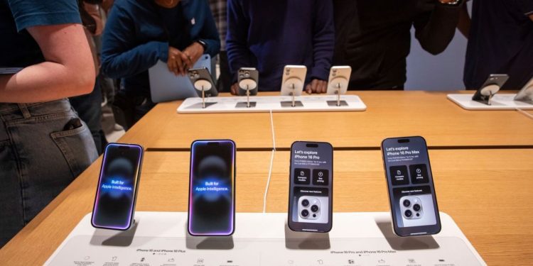 iphone-owners-urged-to-update-whatsapp-due-to-security-flaw-–-the-star