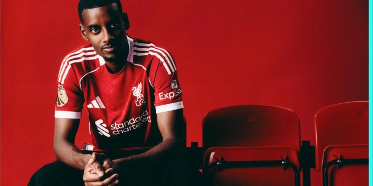 liverpool’s-isak-‘worries-raised’-amid-‘expert’-verdict;-newcastle-star-reveals-whatsapp-‘message’