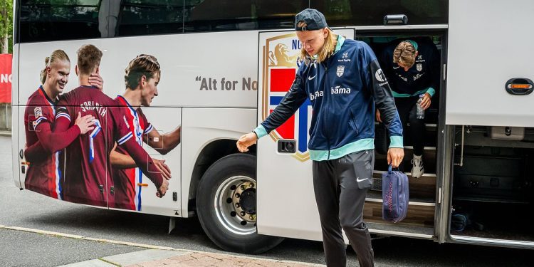 erling-haaland-left-needing-stitches-after-freak-accident-with-norway’s-team-bus-–-daily-mail