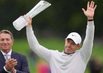 mcilroy-makes-eagle-putt-on-72nd-hole-to-force-playoff-and-goes-on-to-win-irish-open