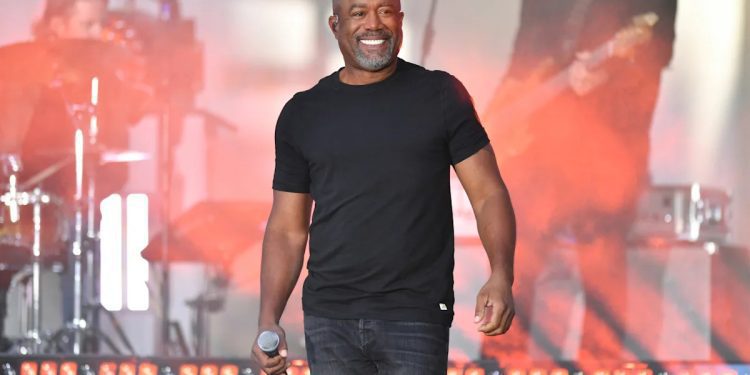 country-star-darius-rucker-reveals-much-younger-girlfriend-in-sweet-instagram-post