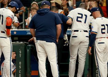 astros’-alvarez-sprains-ankle-after-awkward-step-on-home-plate-–-thescore.com
