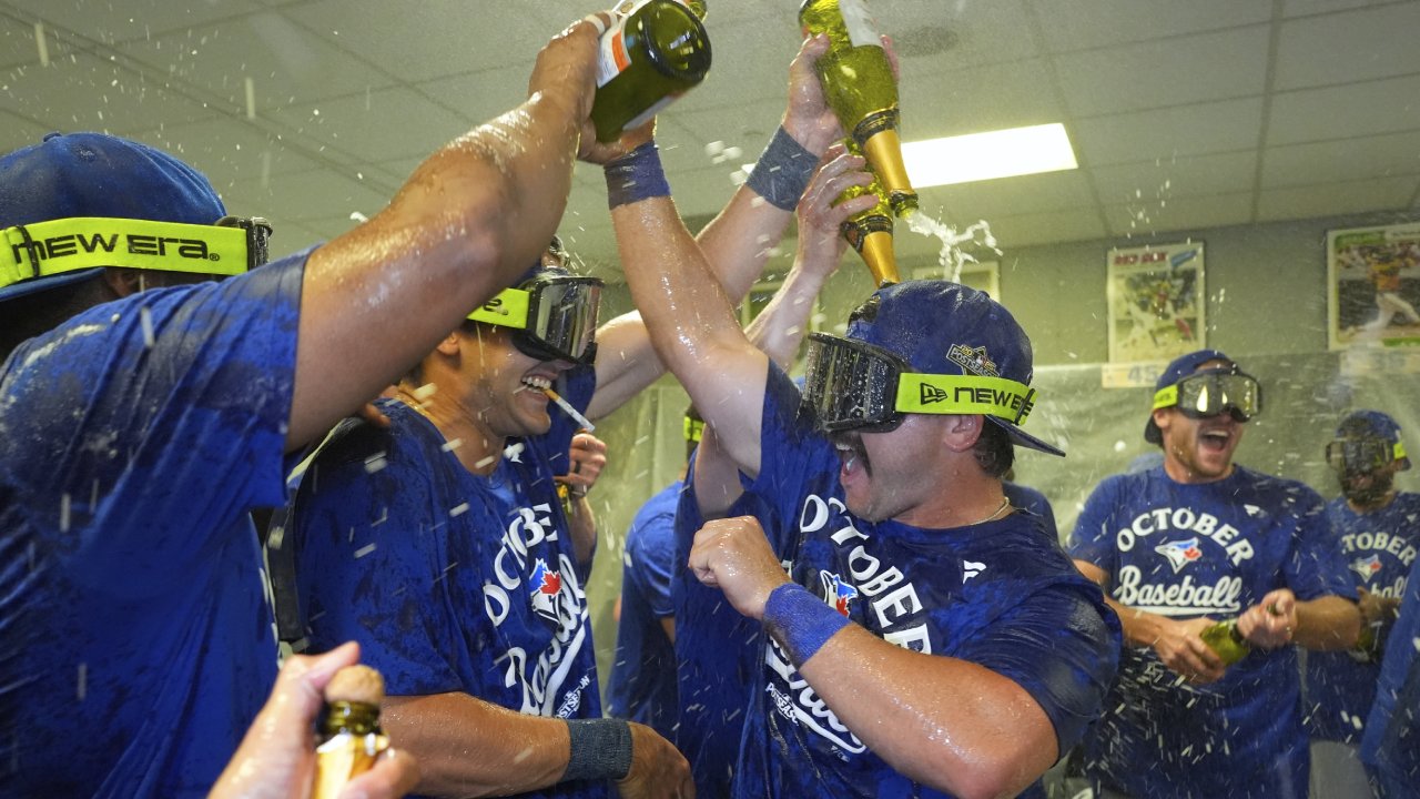 ‘mission-not-over-yet’:-baseball-world-salutes-blue-jays-after-clinching-playoff-berth