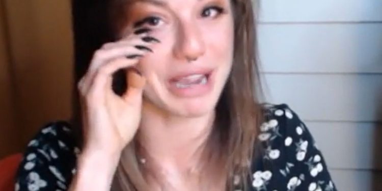 twitch-streamer-left-in-tears-after-receiving-$10k-donation-to-leave-alaska-and-start-over-in-…