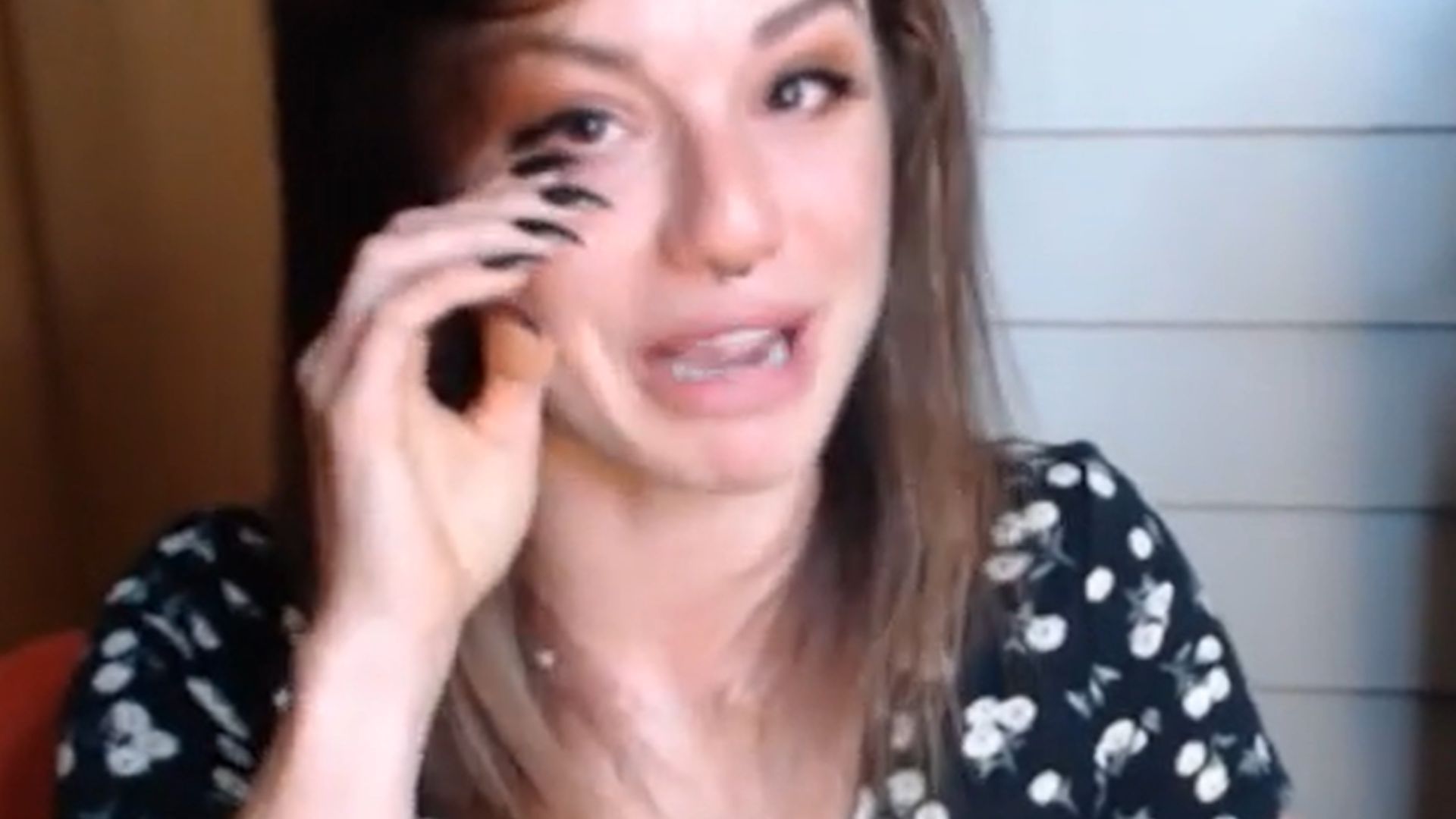 twitch-streamer-left-in-tears-after-receiving-$10k-donation-to-leave-alaska-and-start-over-in-…