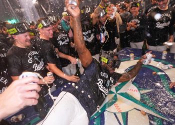 ‘it’s-really-special’:-mariners-celebrate-playoff-berth-|-king5.com