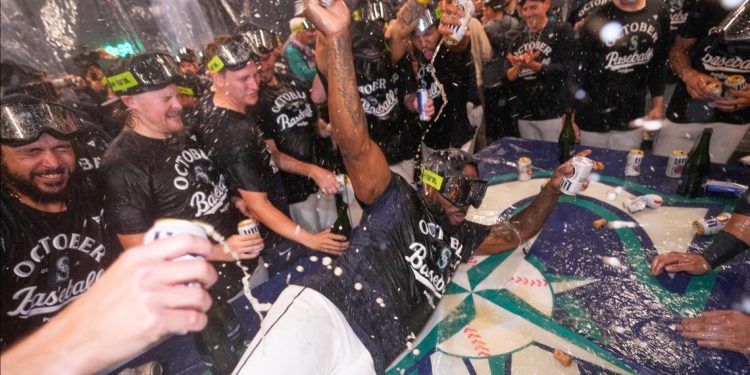‘it’s-really-special’:-mariners-celebrate-playoff-berth-|-king5.com