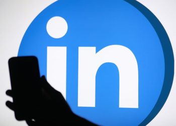 linkedin-is-expanding-its-ai-training-to-member-profiles-in-the-eu-|-mashable