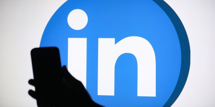 linkedin-is-expanding-its-ai-training-to-member-profiles-in-the-eu-|-mashable