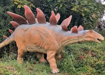new-jersey-theme-park-selling-life-sized-dinosaurs-on-facebook-marketplace