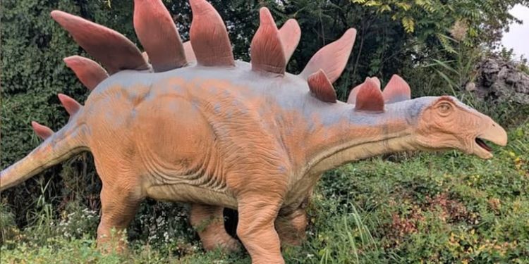 new-jersey-theme-park-selling-life-sized-dinosaurs-on-facebook-marketplace