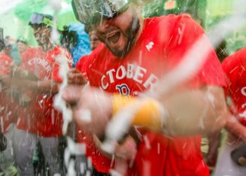 red-sox-rally-from-a-3-run-deficit-to-walk-off-the-tigers-and-secure-a-playoff-spot