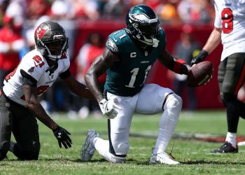 aj-brown-goes-full-receiver,-posts-some-cryptic-lyrics-on-twitter-after-the-eagles-move-to-4-0