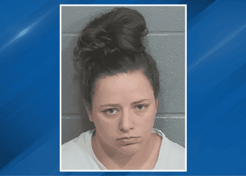teacher-allegedly-video-called-student-from-shower,-tried-to-set-up-sexual-encounter