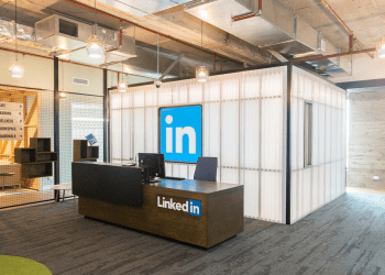 linkedin-limits-competitor-analytics-to-premium-company-pages-–-social-samosa