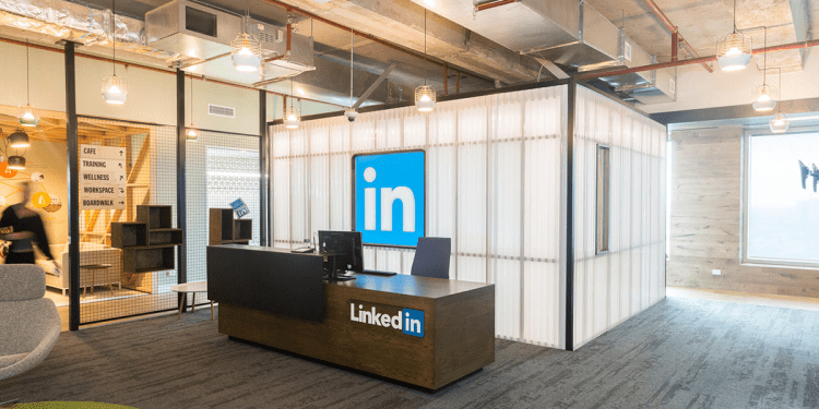 linkedin-limits-competitor-analytics-to-premium-company-pages-–-social-samosa