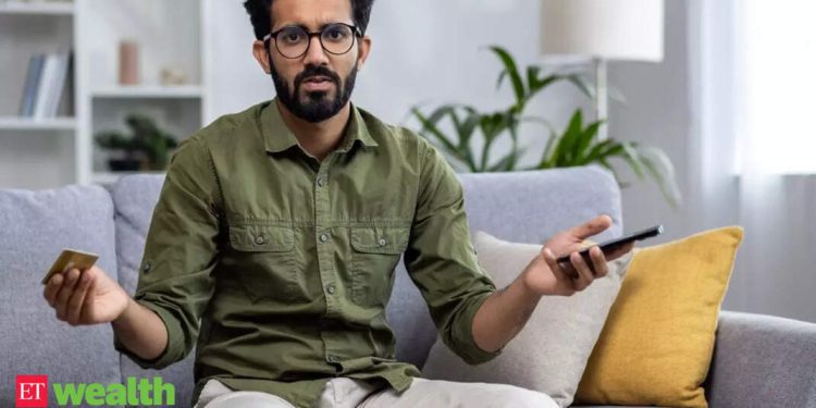 whatsapp-screen-mirroring-scam:-how-your-phone-screen-can-empty-your-bank-account