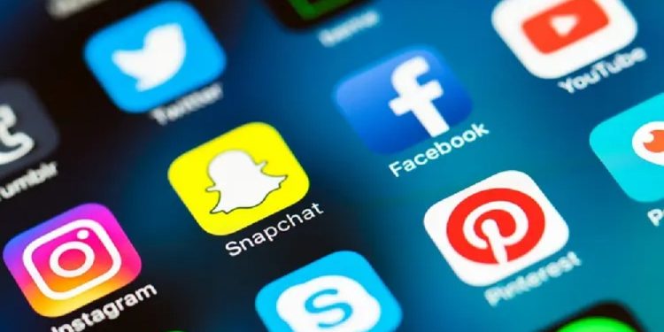 afghans-report-restrictions-on-instagram,-facebook-and-snapchat-|-ariana-news-|-afghanistan-news