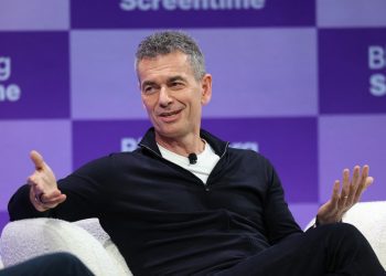 warner-music-close-to-netflix-deal-that-would-create-movies-around-the-label’s-superstars:-report